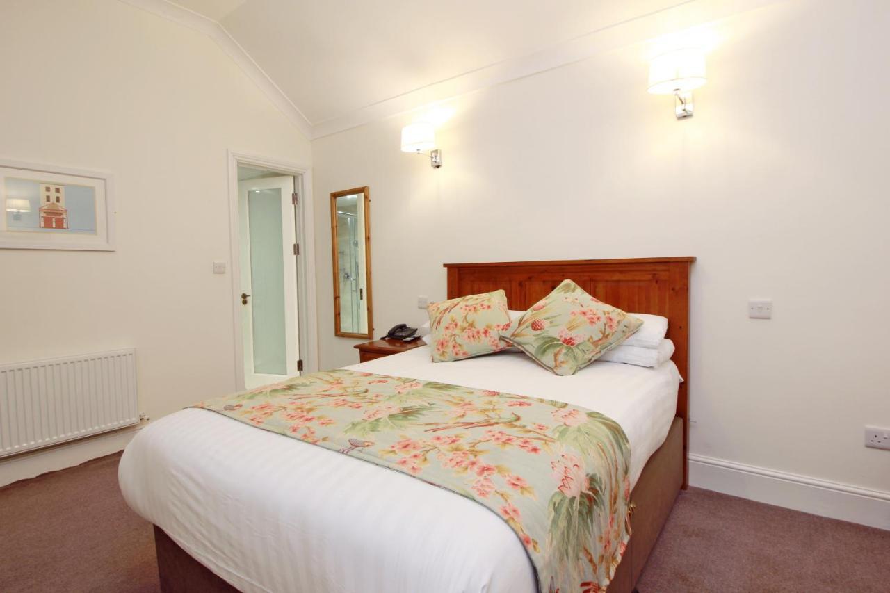 Harry Clarke Mews At The Castle Hotel ดับลิน ภายนอก รูปภาพ